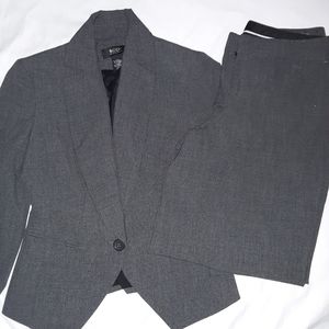 Body by Victoria Gray Blazer & Pants Suit